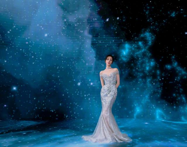 杨洋迪丽热巴合唱视频（杨洋迪丽热巴合唱烟火星辰）