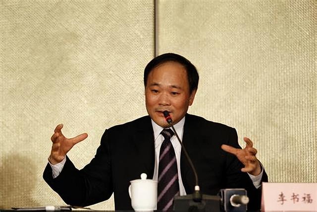 中国造车四十年，为啥只有李书福拿下了奔驰和沃尔沃？