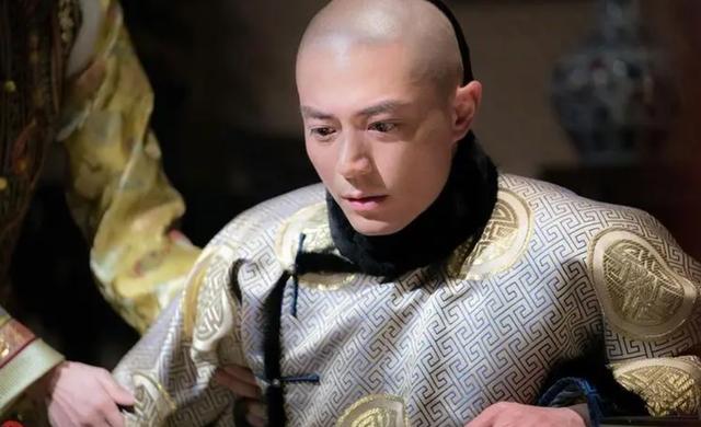 乾隆在路边算命，算完后大笑着离开，刚走出500米就下令：杀了他