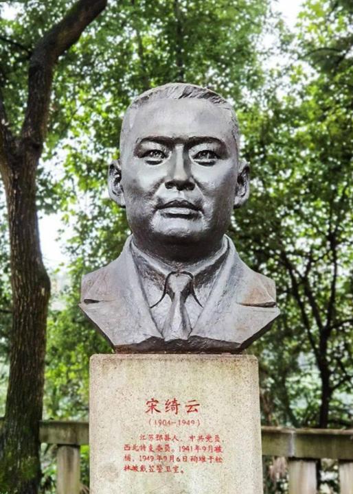 1949年耗时3个月，杨虎城遗体被找到，邓小平要求：换个好棺材