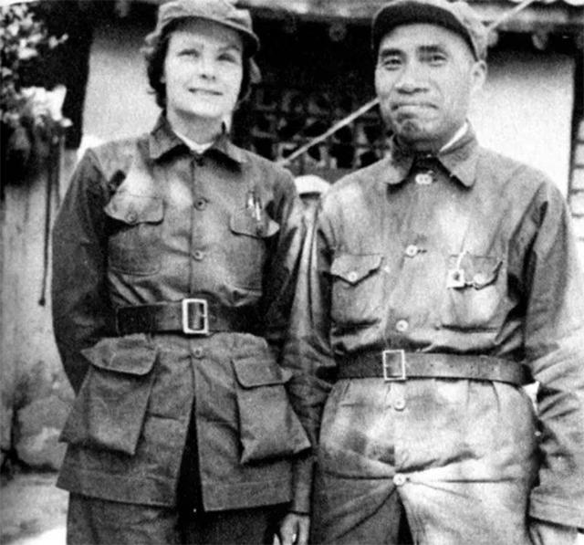 1950年美国女作家逝世，临终前交代：把我的遗产和骨灰都交给朱德