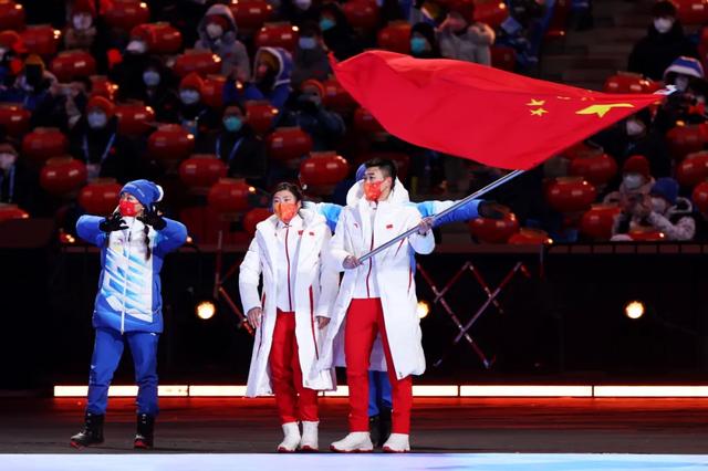 激动！这一刻，“中国红”再次惊艳
