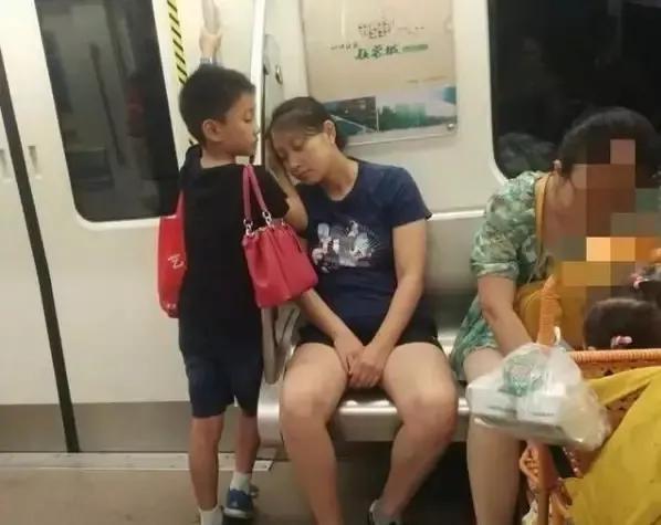 养娃的18个暖心瞬间，有你爱我，才是人间值得