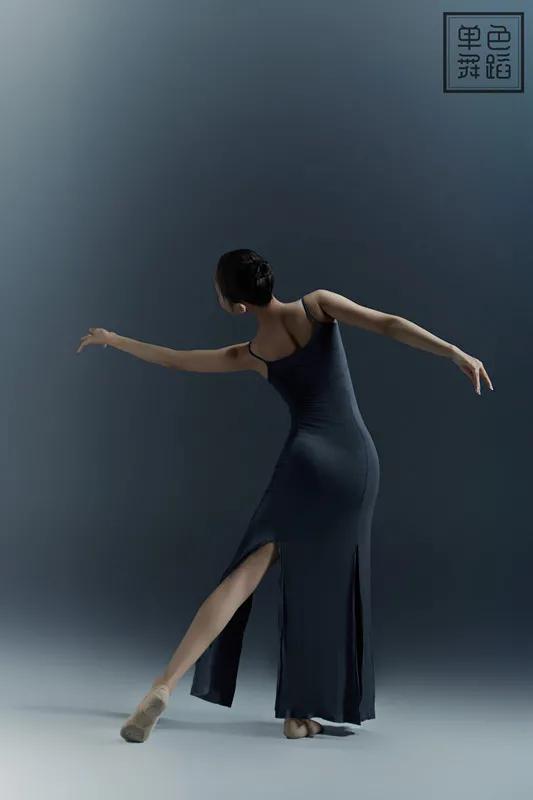 世界很美,舞蹈也是.春有沁甜明媚的花香,夏如青春恣意般张扬.