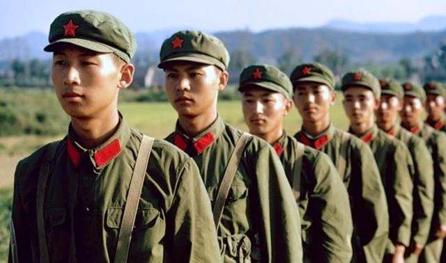 1988年邓公决定恢复军衔制，却下令：取消元帅和大将军衔！为啥？
