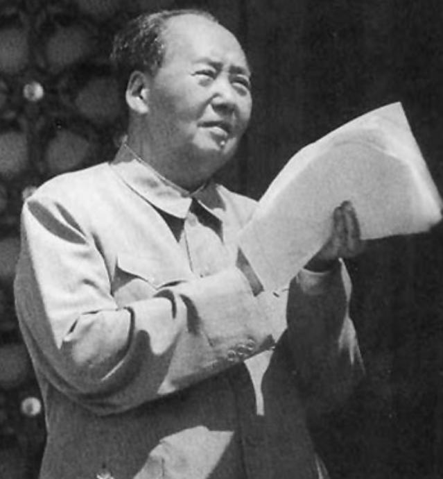 毛主席3次参观故宫城墙，为何却不肯踏进故宫半步？背后有何隐情