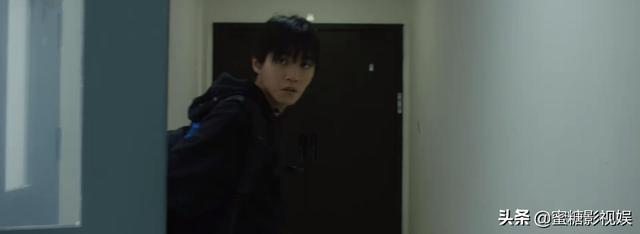 王俊凯配音上热搜，搭档张译的新剧定档，或靠角色人设圈路人粉？