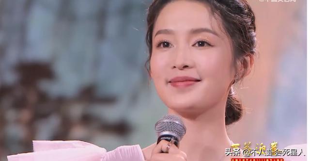 12位女星卫视春晚状态！杨颖唐嫣美得亮眼，关晓彤大长腿厉害了