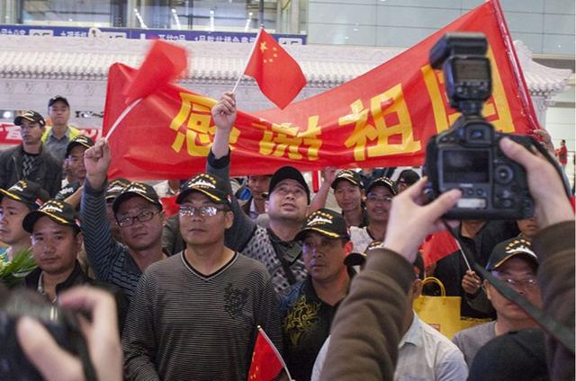 中国宣布包机撤侨，半小时4500名在乌华人报名，台胞：爱祖国母亲