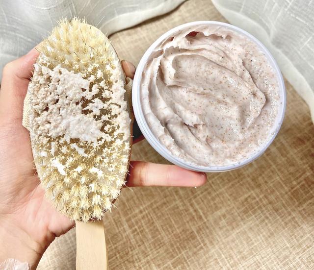 脚上脱皮抹身体乳能管用吗