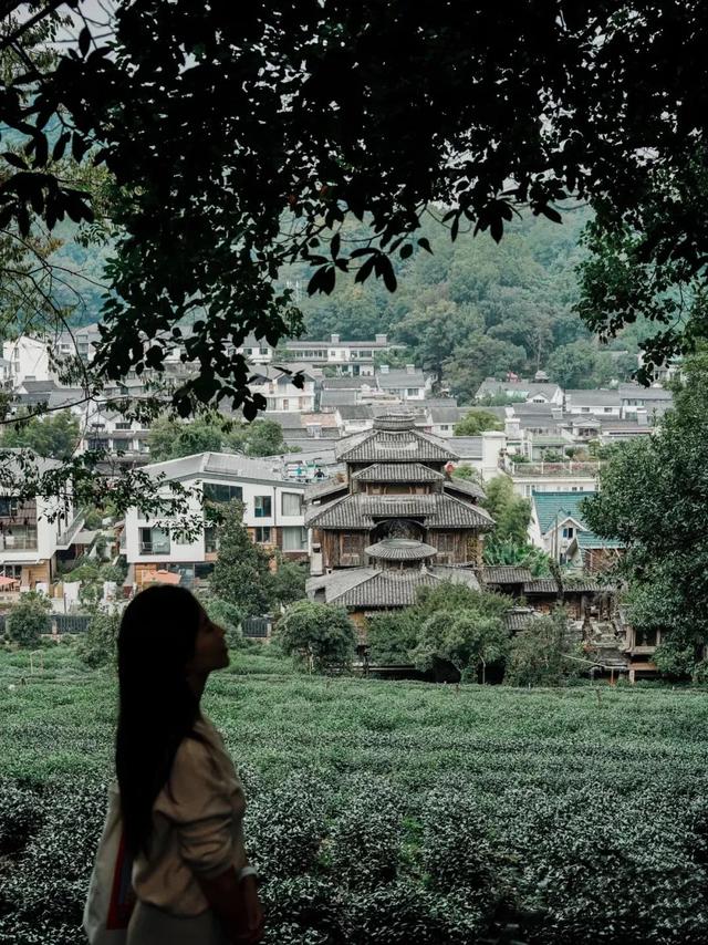两位小姐姐花光积蓄，开了家10个房的民宿，每天花式宠客