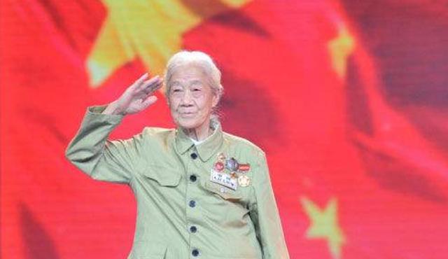 1952年女护士冒险抢回黄继光遗体，晚年遗憾叹息：当年忘了一件事