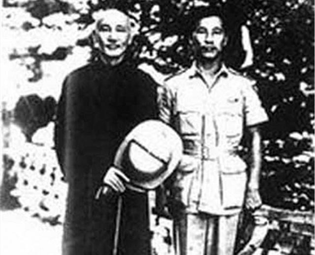 揭秘：蒋介石逃往台湾时解放军为何手下留情没打其座机？