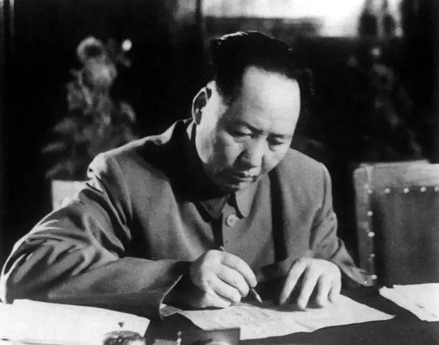 54年毛主席著作海外发行，美军官看后：如果早点读到，绝不打朝鲜