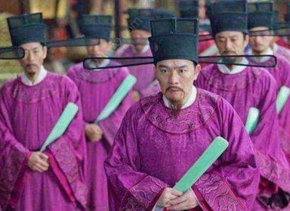 蒋介石逃往小岛，因飞机超重无奈扔下10块石头，如今是镇国之宝