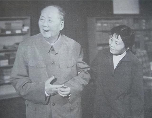 1976年毛泽东临终前，曾交代张玉凤：我去世后每年到我坟上看看我