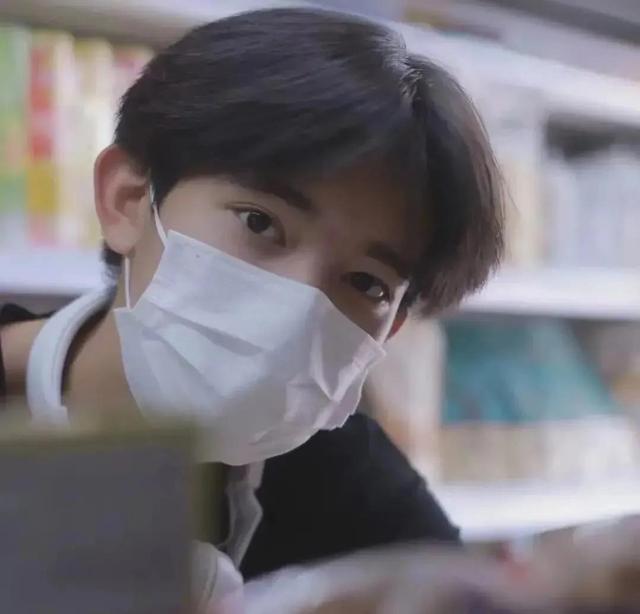 [微信智多星多少钱]，微信男生名字帅气冷酷