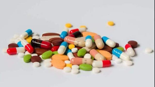 心血管患者吃他汀，血脂已经恢复正常，可以减半或者停止服用吗？