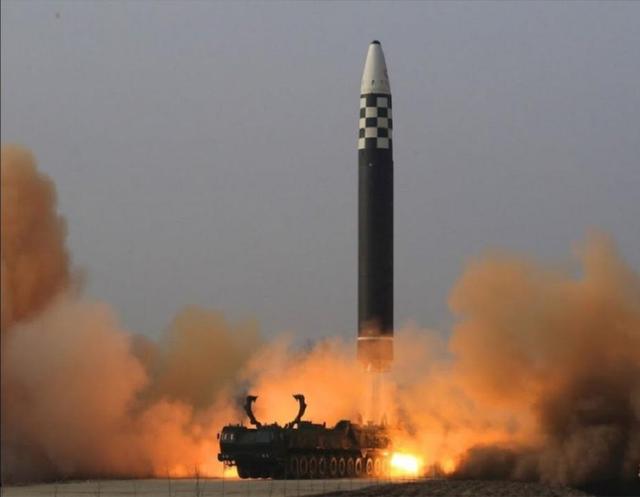 四川地震出现巨蟒蛇，朝鲜试射新型洲际导弹，威力如何如果加上核弹头威胁程度陡增