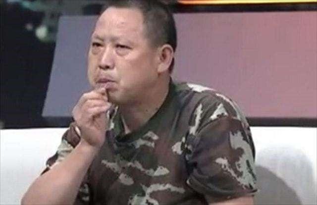 丈夫去世待火化，次日穿着寿衣坐在客厅，妻子：谁还敢跟他一起住