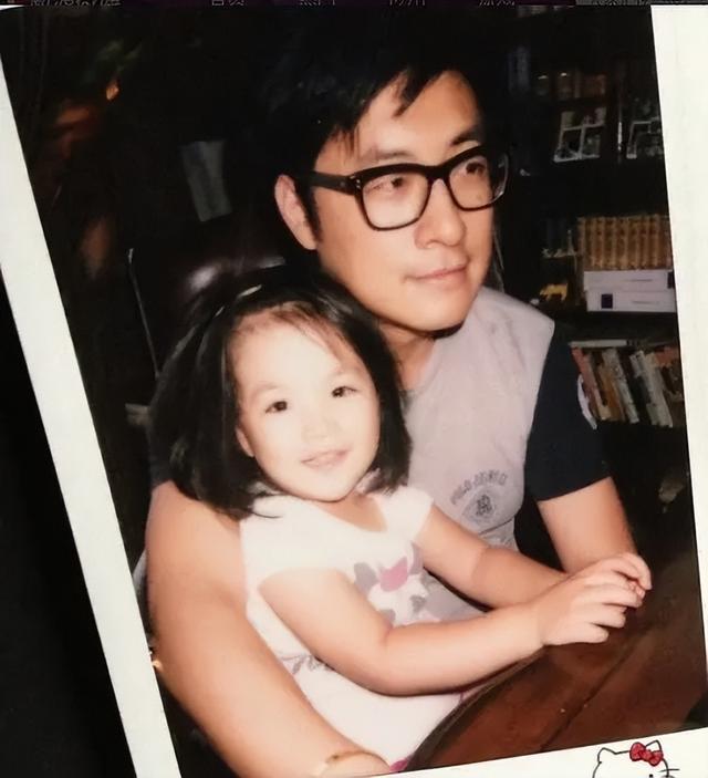 离婚9个月，李湘和王岳伦放飞自我，12岁的王诗龄却打出一副王炸