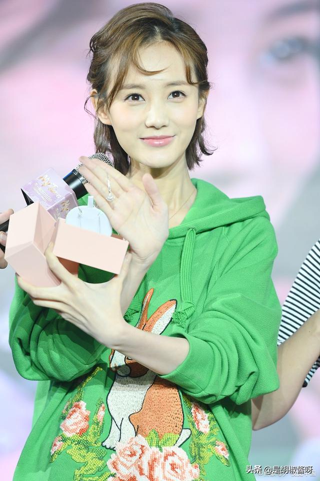 哪个明星和李沁长得很像(哪个明星和李沁长的像)