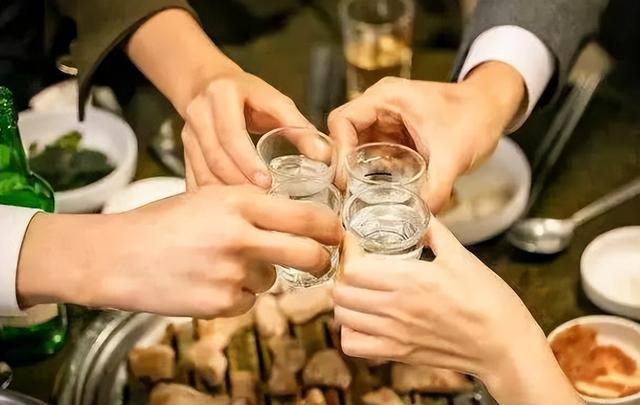 饮酒不过量就没事？医生提醒：这4类人尽量做到“滴酒不沾”