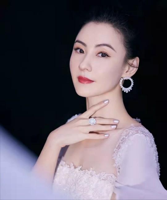 娱乐圈40岁的女明星(40岁女明星名字大全集)-天晟网
