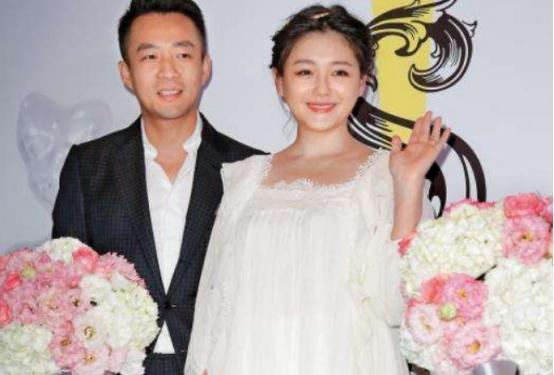 大S妈妈：丈夫不忠婆婆刁难，独自养育仨女儿，今女儿是我的骄傲