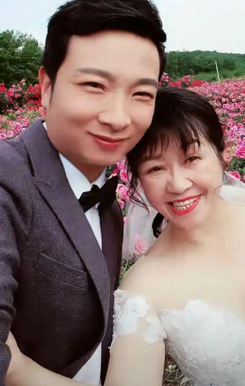 “脑瘫诗人”余秀华，花15万和前夫离婚，46岁嫁给90后小伙子