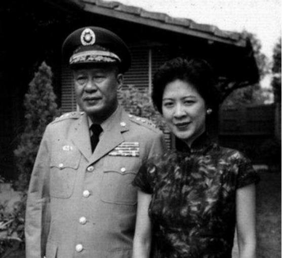 66年白崇禧去世，身下床单被撕得稀烂，蒋介石：他就是个再嫁寡妇