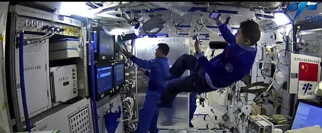九霄逐梦新时代，追求不懈行神舟