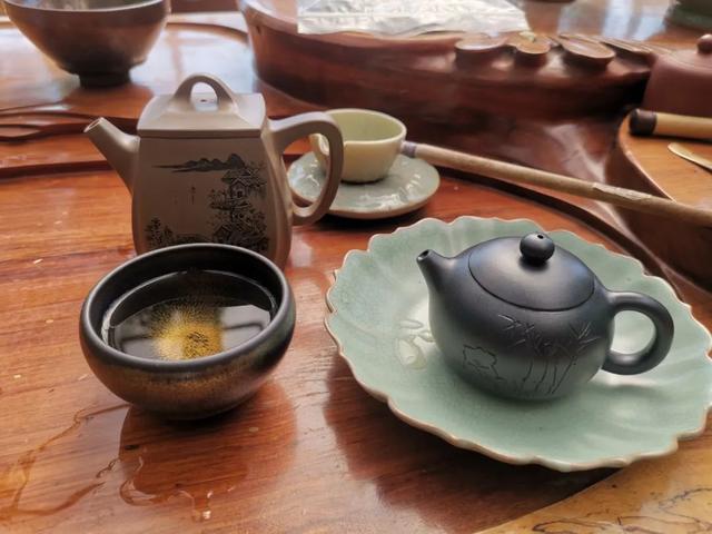 高血压人群，适合喝红茶还是更适合喝绿茶？相关研究来告诉你答案