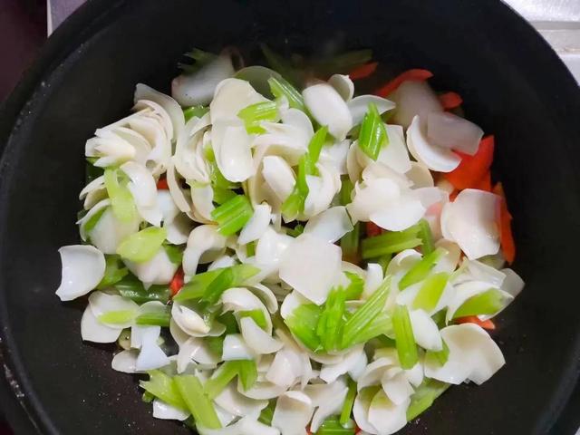 阳春三月，养肝“黄金期”，10食物要多吃，滋阴养肝，越吃越年轻