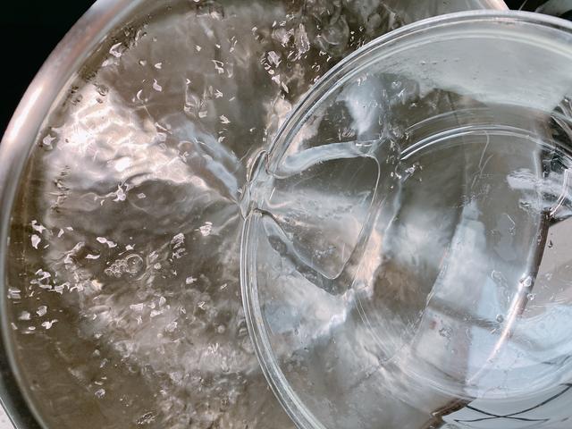 春笋别只会炒着吃，这样做鲜嫩脆爽，一次做10斤，放一年都不会坏
