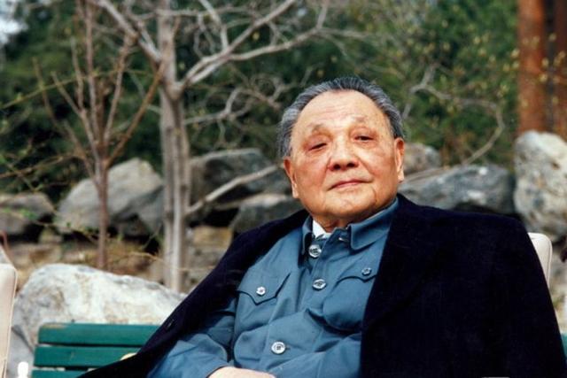 1957年毛泽东率团访苏，赫鲁晓夫问这小个子是谁，邓小平机智回答