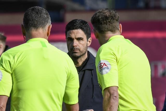 0-1，1-2，曼联阿森纳一起输球，成桃园两阿斗，争前四难度大