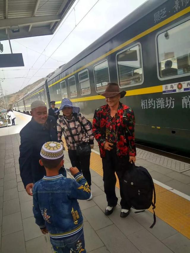 到死也不甘心，甘肃，永远回不去的故土，父亲含泪睡土在新疆