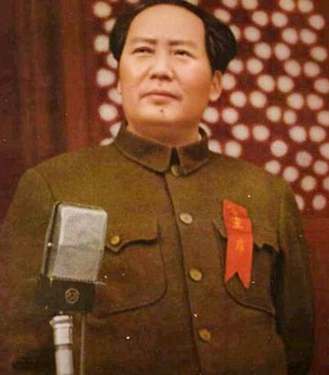 80年记者问邓小平：天安门毛主席像是否永远保留？邓小平如何作答