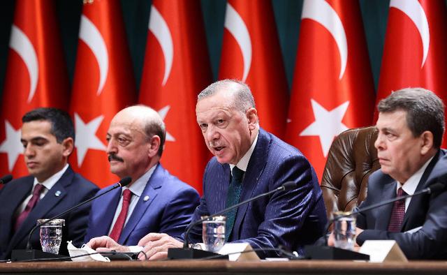 自救还是自灭？美国对土耳其等国“强盗”行径，能缓解经济压力吗