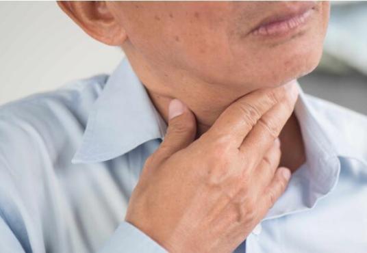 总感觉喉咙有异物，但吃饭喝水没问题？中医1个经典方，帮你搞定