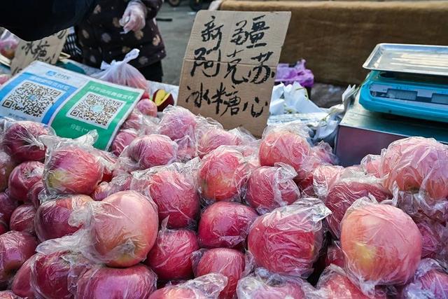 这个早市接地气！水果品种多特便宜，旁边还有特大市场，啥啥都有