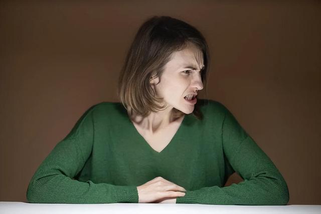俗语：“人睡三觉，命比纸薄”，指的是啥？并非迷信，建议了解下