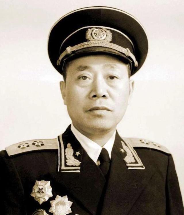 1955年首次授衔，177名中将时任职务简述，附各自戎装照片