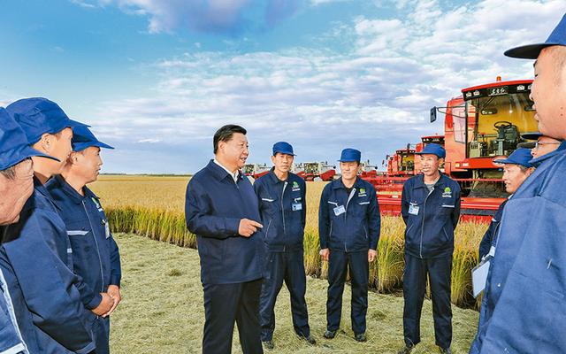 习近平：坚持把解决好“三农”问题作为全党工作重中之重 举全党全社会之力推动乡村振兴
