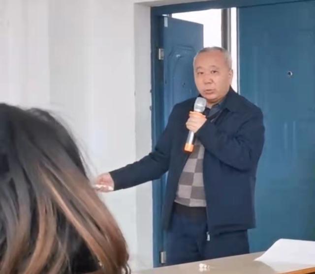 贵州医科大学教师走红：上课是老师，下课是医生，门诊挂号费600