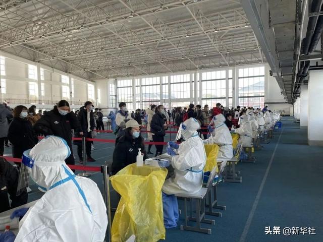 挨家挨户“扫楼”……他们一直与病毒比速度