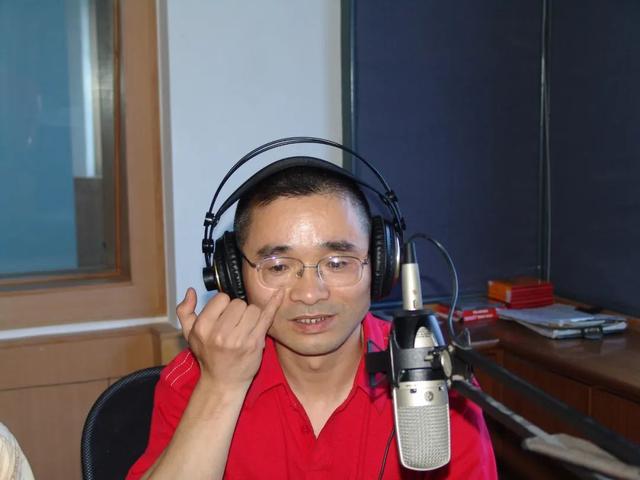 深圳伴你同行主持人(深圳伴你同行主持人灵莉)-天晟网