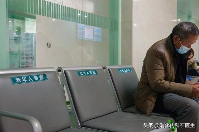 男子头痛、突眼，治疗30天后死亡，医生：能让人皮肤变绿的瘤子
