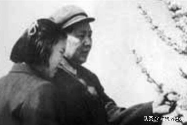 32岁李讷离婚，携子独居，毛主席落泪：闺女的婚事实在是草率啊